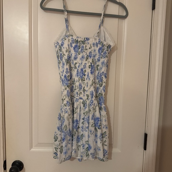 Elegant Blue Floral Mini Dress - Picture 3 of 3